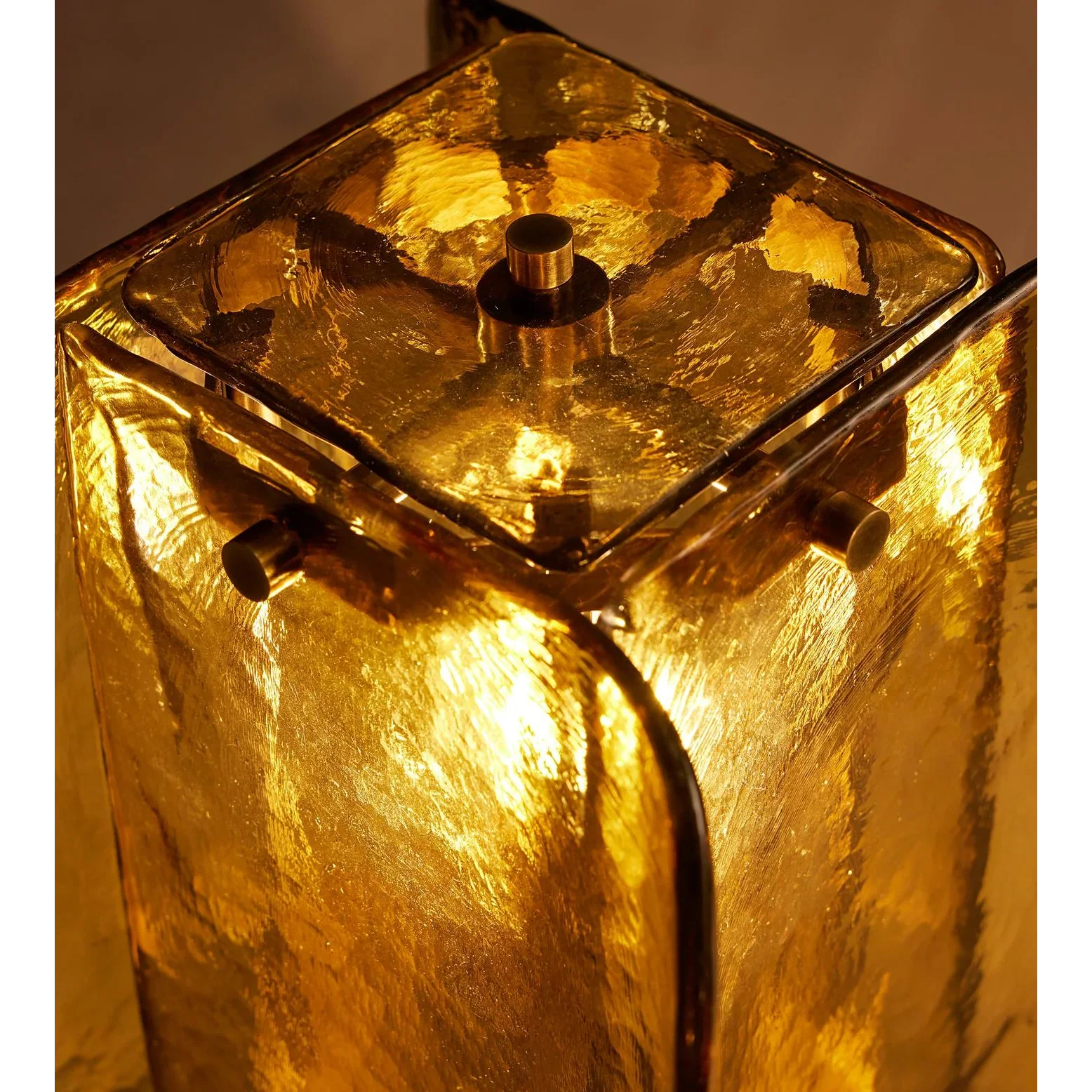 Close-up of hand-formed glass panels on amber table lamp | Casa Norex