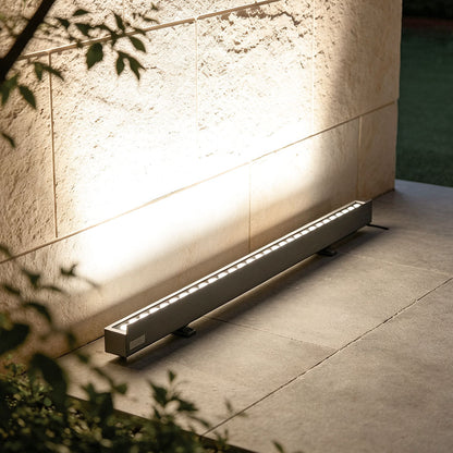 Skyline base mounted on an exterior wall — Casa Norex