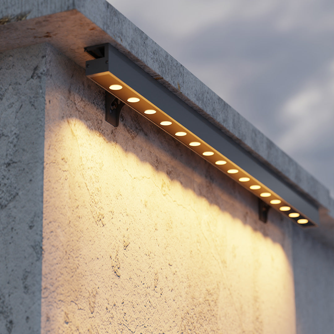 Skyline even illumination across a building exterior — Casa Norex