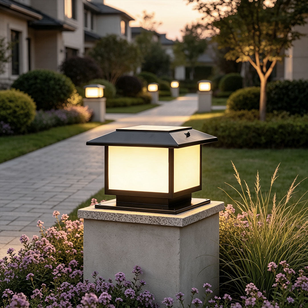 Brindle pillar light on a concrete gate post | Casa Norex