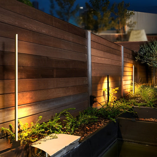 Floor lamp in courtyard setting — linear light strip | Casa Norex
