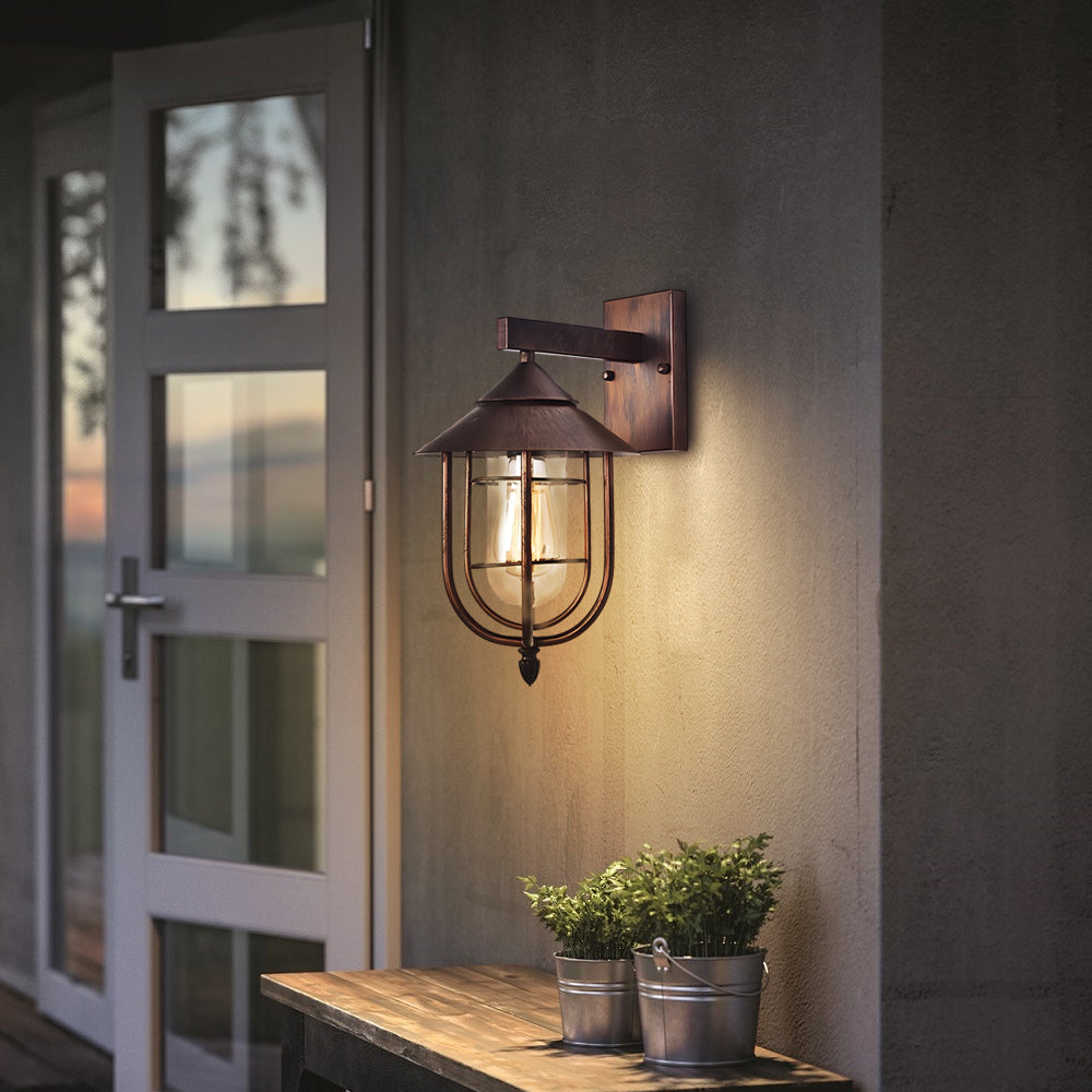 Lantern outdoor wall light in vintage-style entryway — Casa Norex