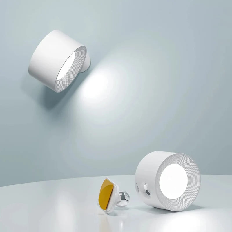 White cordless wall lamp and a white table lamp on a light blue background — Casa Norex