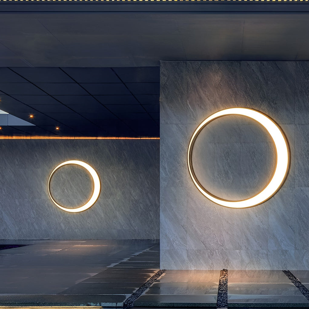 Round outdoor wall light on concrete wall — ambient glow | Casa Norex