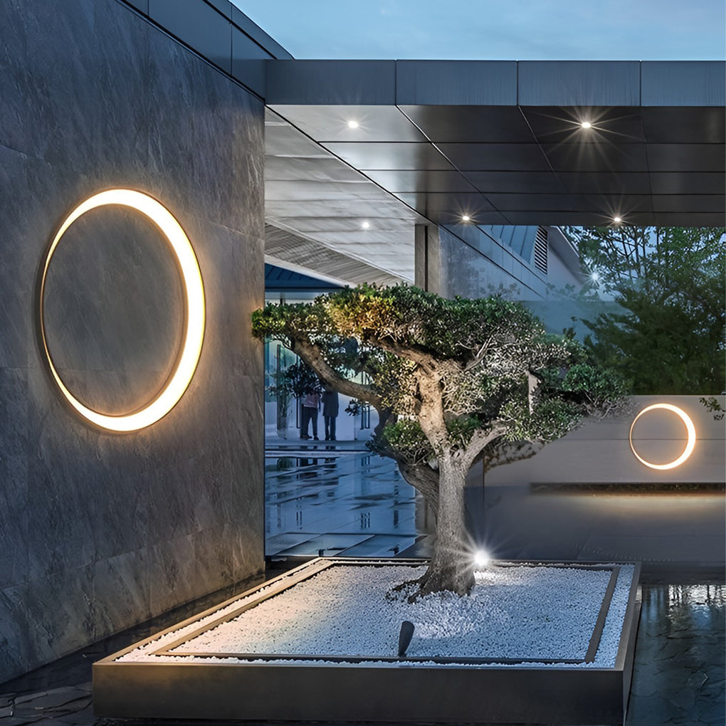 Round outdoor wall light on courtyard wall — architectural view | Casa Norex