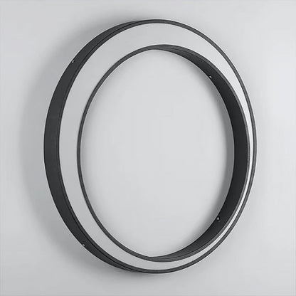Round outdoor wall light in minimalist passage — Casa Norex