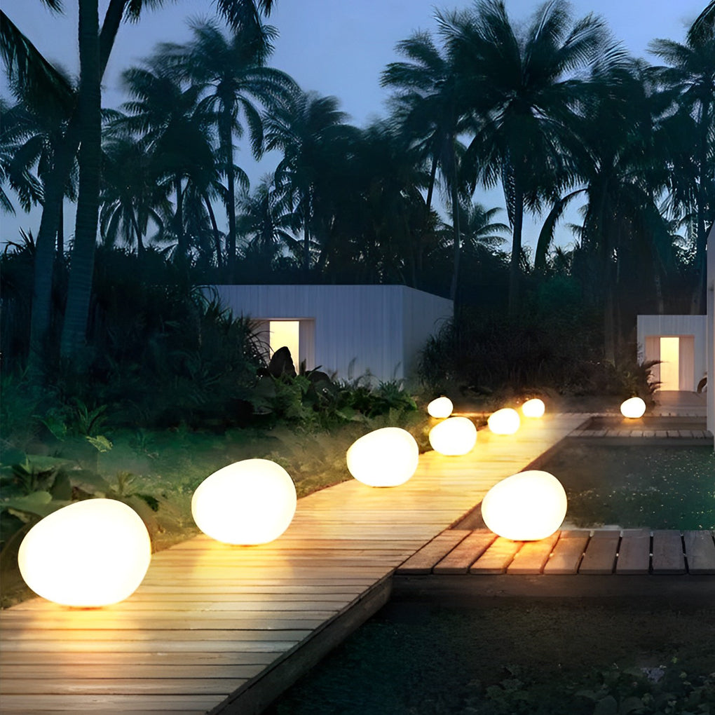 Cobble garden pathway with warm illumination — Casa Norex
