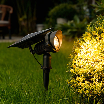 Focused solar spot lights illuminating grass and plants — Casa Norex
