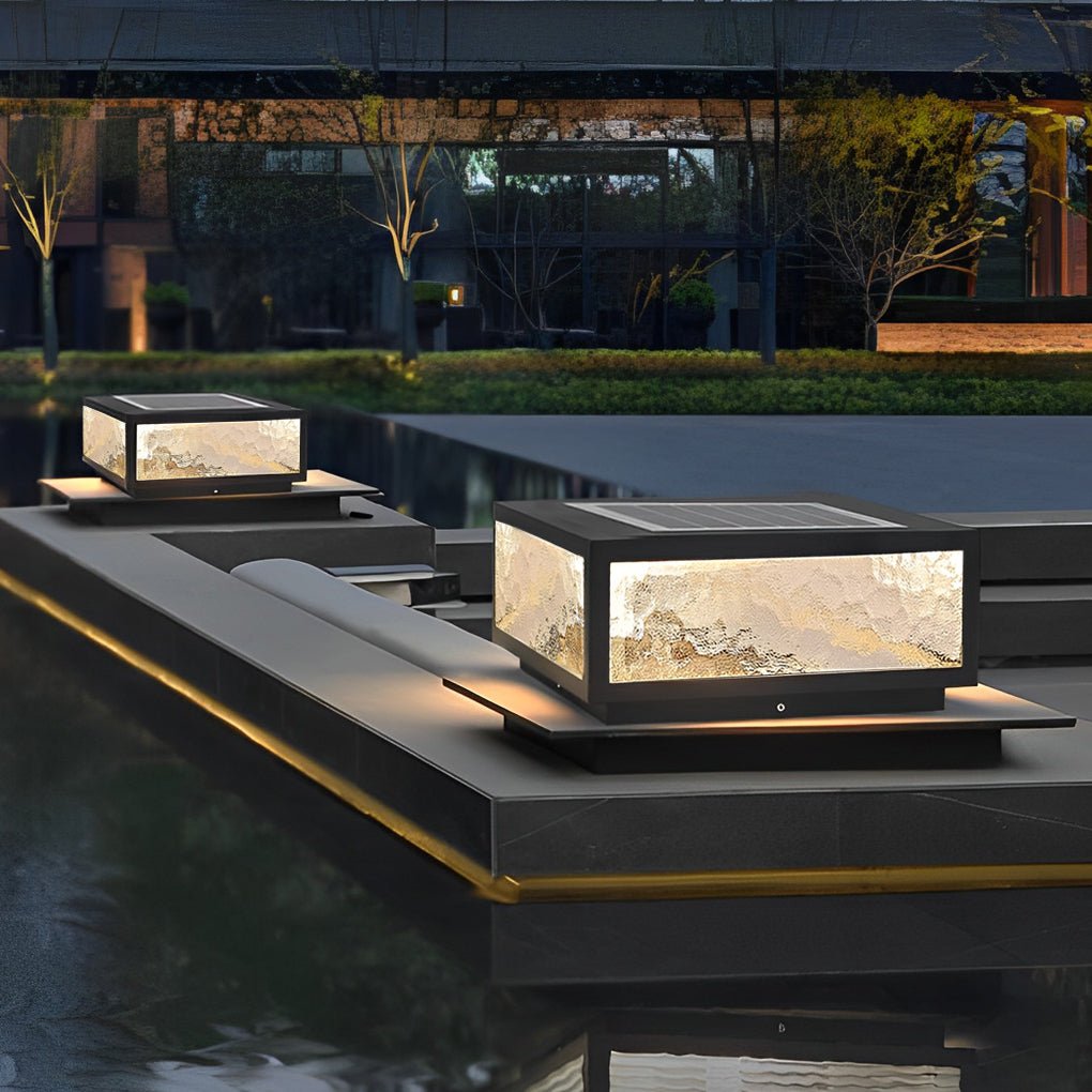 Merrin pillar light at a modern water feature | Casa Norex