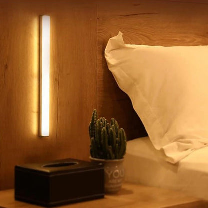 Vertical light bar beside a headboard and bedside table | Casa Norex