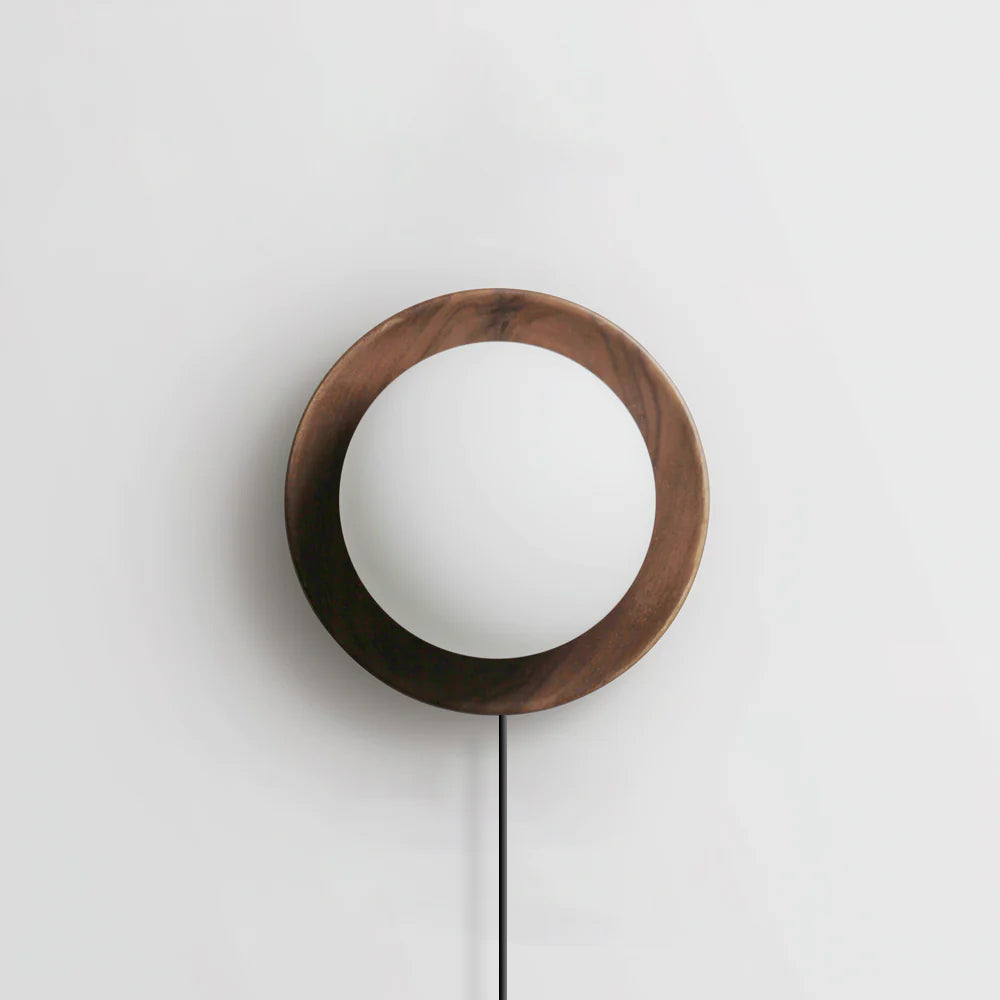 Tablet wall lamp in modern bedroom interior - Casa Norex