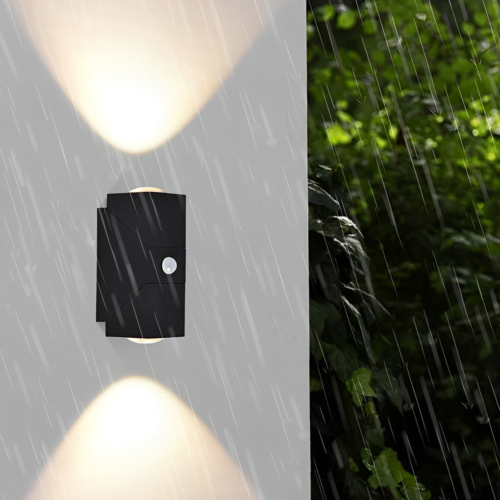 Up down outdoor wall light along garden path — focused beams | Casa Norex