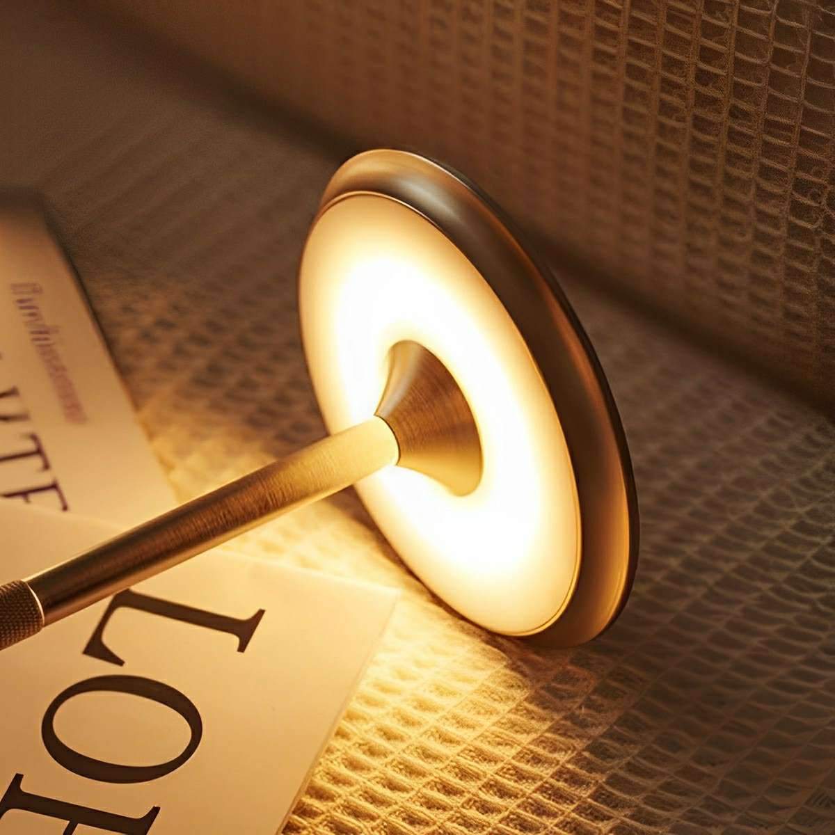 Dish LED table lamp base close-up — Casa Norex