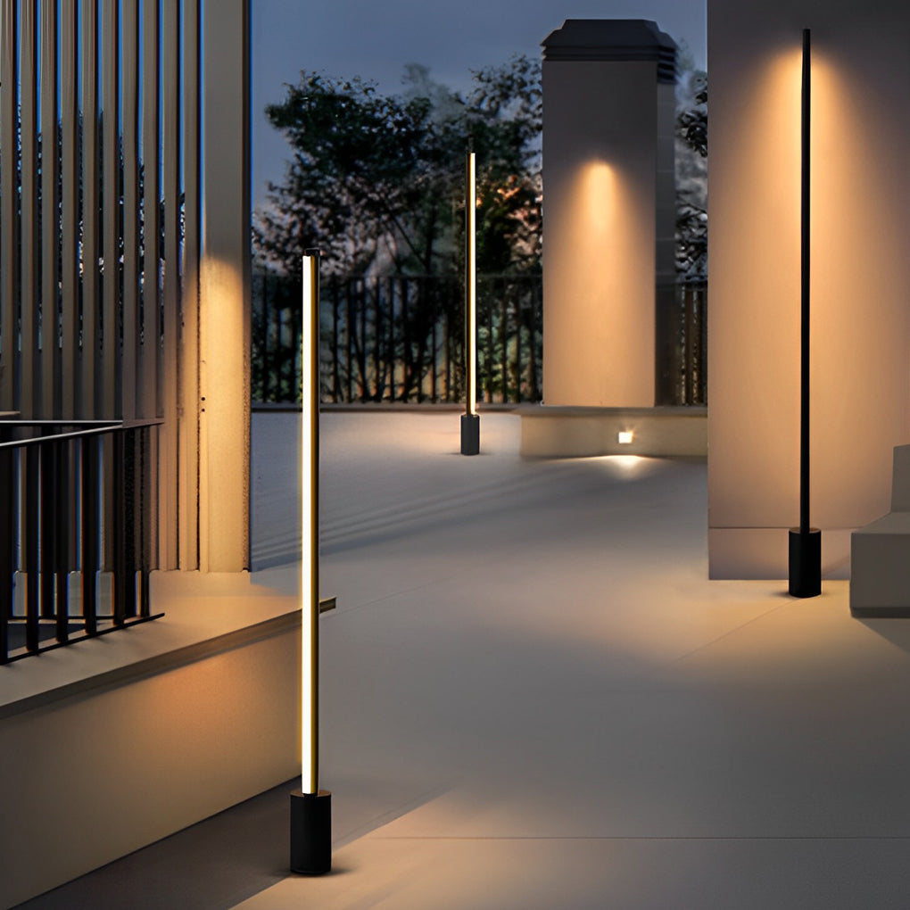 Close-up of acrylic lampshade on outdoor floor lamp | Casa Norex