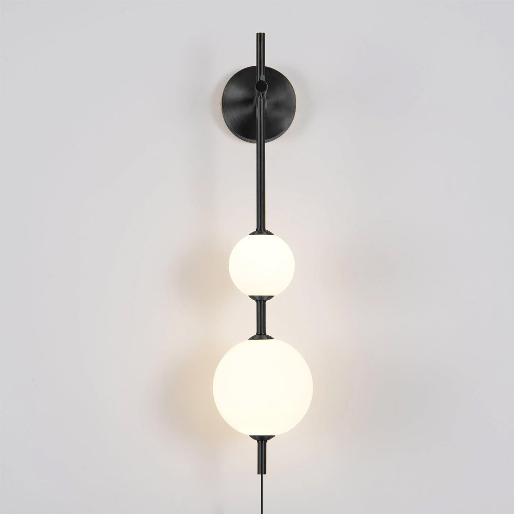 Vertical Globe wall lamp in modern living room setting - Casa Norex