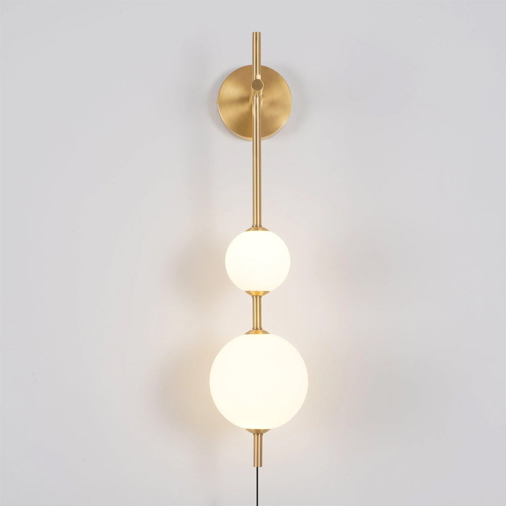 Vertical Globe plug-in wall lamp two stacked spheres brass LED 3000K | Casa Norex