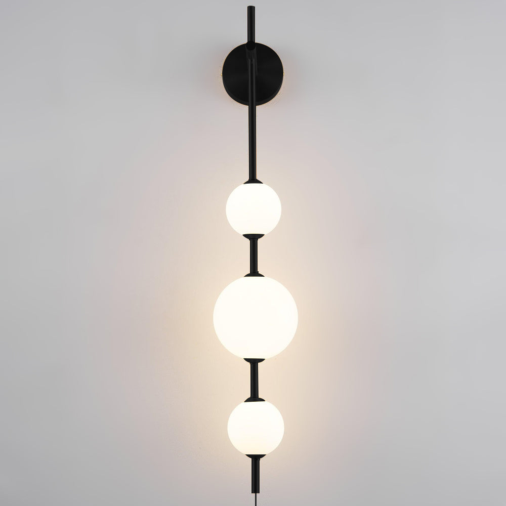 Vertical Globe wall lamp black finish variant - Casa Norex